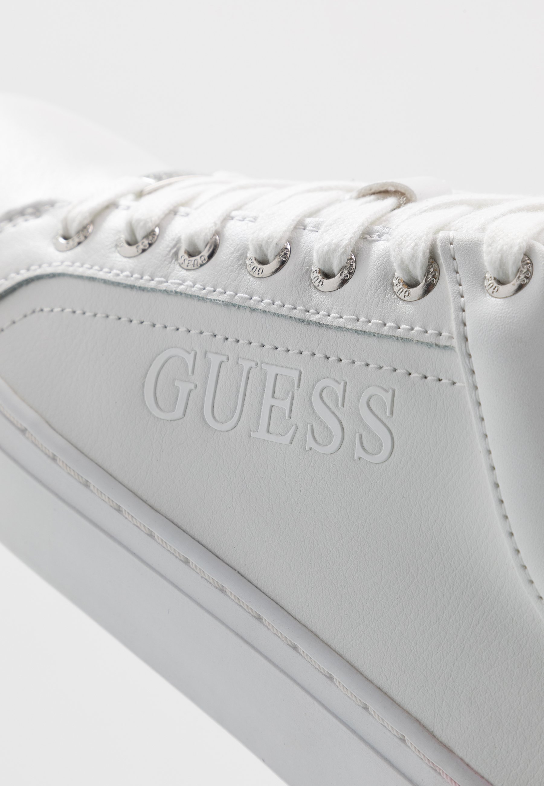 Guess LUISS Joggesko whitered Zalando.no Guess LUISS Joggesko whitered Zalando.no