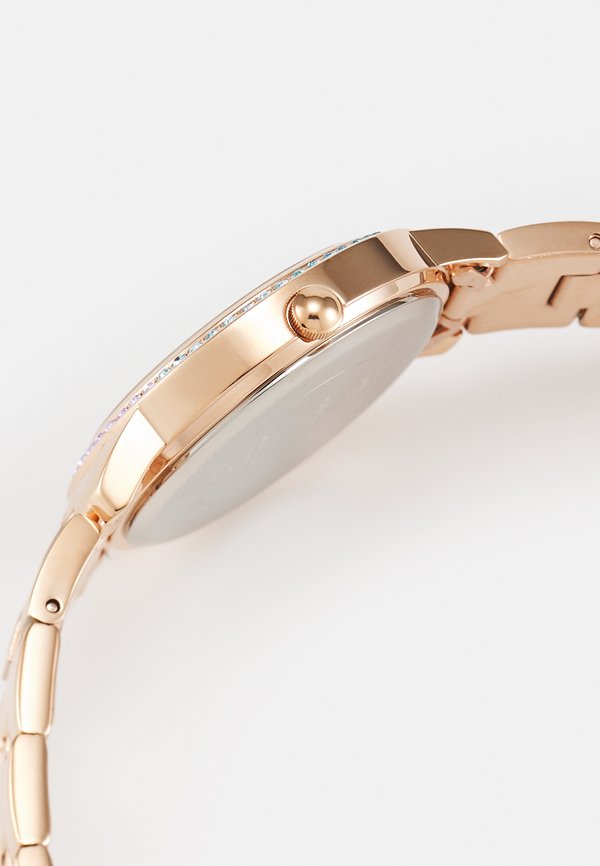 THREE OF HEARTS - Watch2