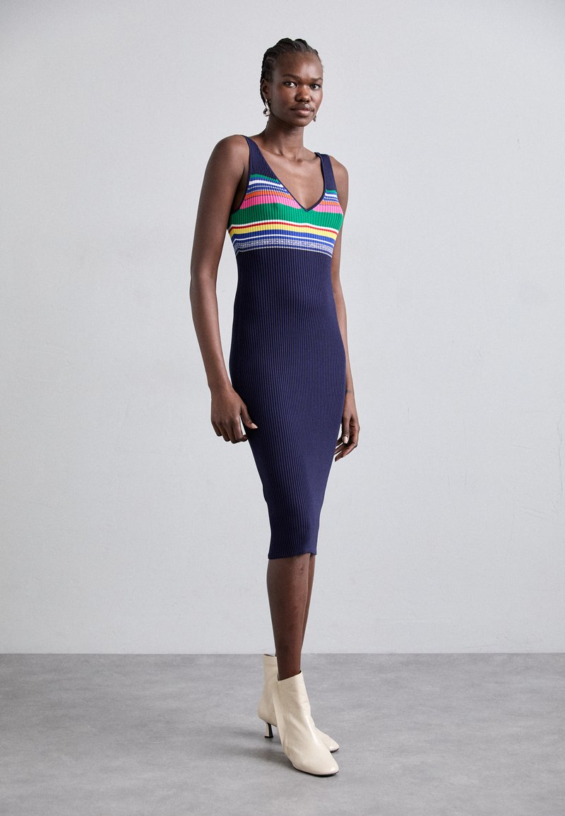STAUD DANA DRESS - Džemperkleita - navy/multicolor