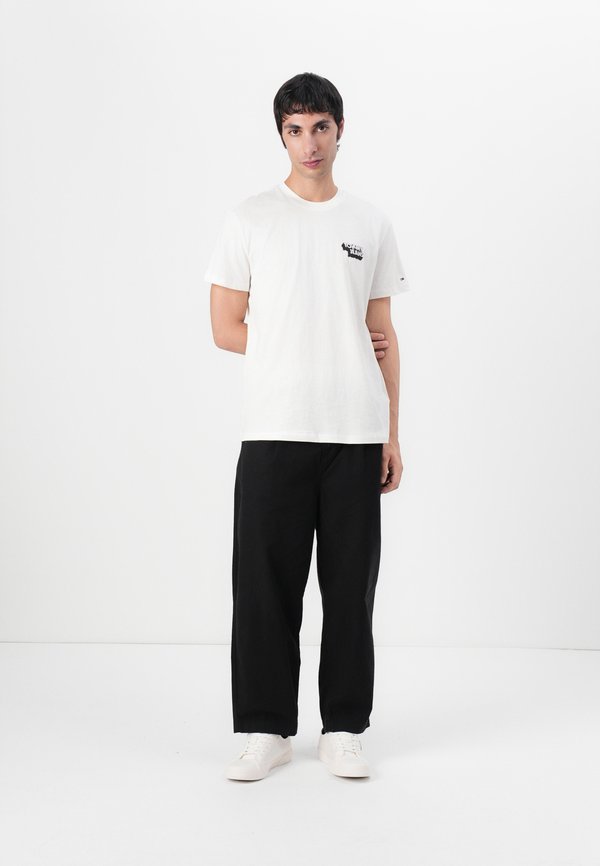 TJM SLIM STACK LOGO TEE - Print T-shirt - ecru4