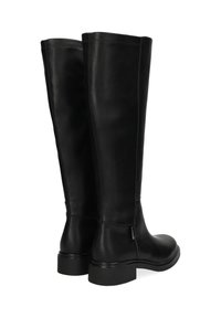 Knähöga svarta läderstövlar med en slät yta, rund tå och en platt gummisula. Har minimal sömnad och en elegant design.