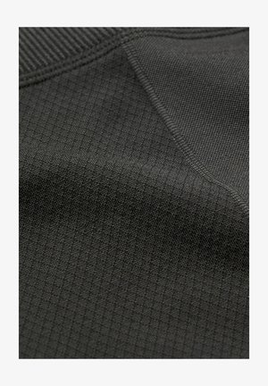 Juodas tekstūruotas audinys su subtiliu deimanto raštu, pasižymintis sklandžiu paviršiumi ir sustiprintu siūlu kraštuose.