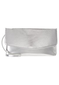 Pochette métallique argentée à texture lisse, fermeture à rabat et bracelet amovible pour le poignet. Présente un design élégant et minimaliste sans motifs.