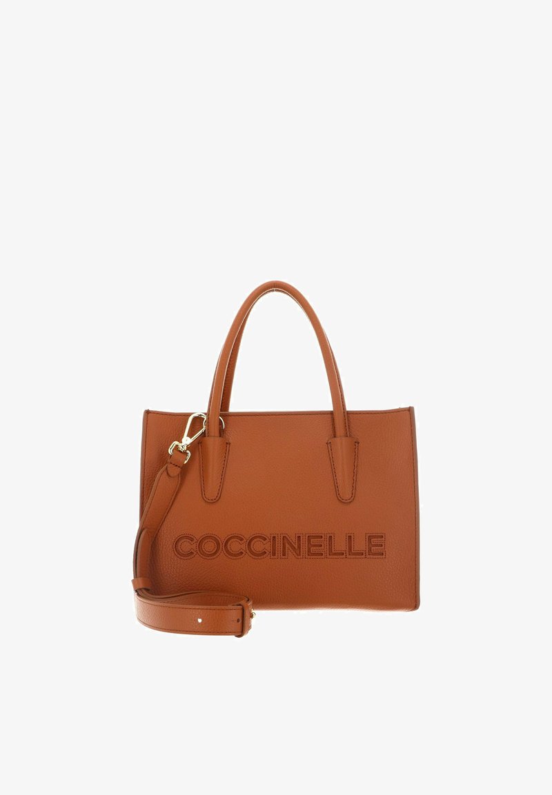 Sac à main en cuir marron avec double poignée et bandoulière amovible, avec le logo "COCCINELLE" embossé à l'avant.