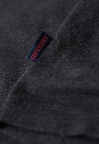 Unselected, raven black marl