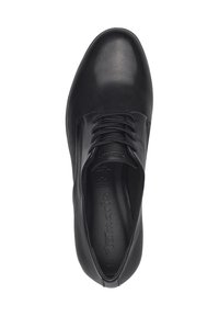 Chaussure en cuir noir avec un bout arrondi, un laçage et un logo discret sur la semelle intérieure. Texture lisse avec un minimum de détails.