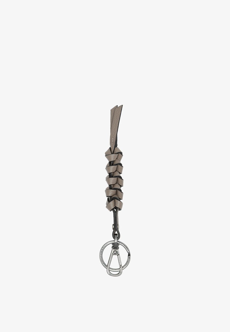 Portachiavi intrecciato in pelle grigia con anello metallico e moschettone su sfondo bianco.