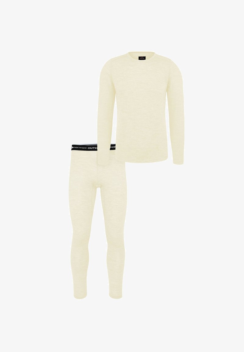 Beiges langärmliges Thermoshirt und passende enganliegende Thermohose mit schwarzem Bund, der weißen Markentext trägt.