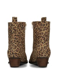 Botas de Tobillo con estampado de leopardo, hechas de ante, que presentan un bajo tacón de madera, punta redonda y cremalleras laterales para facilitar su uso.