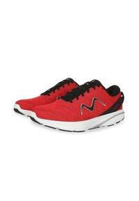 Rote Sportschuhe mit einem strukturierten Strickobermaterial, schwarzen Akzenten und einer weißen Sohle. Sie verfügen über ein markantes Seitenlogo und schwarze Schnürsenkel.