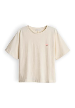 Roomkleurig T-shirt met korte mouwen, met een klein rood hartje geborduurd op de linkerborst, ronde hals en een ontspannen pasvorm.