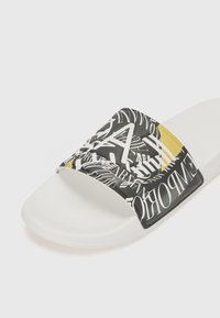 EA7 Emporio Armani UNISEX - Badesandaler - white