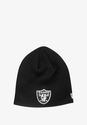 Schwarze Strickmütze mit einem weißen, gestickten Raiders-Logo im Schilddesign. Weicher Stoff, längliche Form und keine sichtbaren Halterungen.