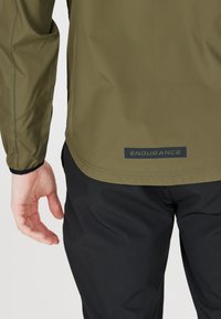 Endurance HUGOEE - Løbejakker - ivy green