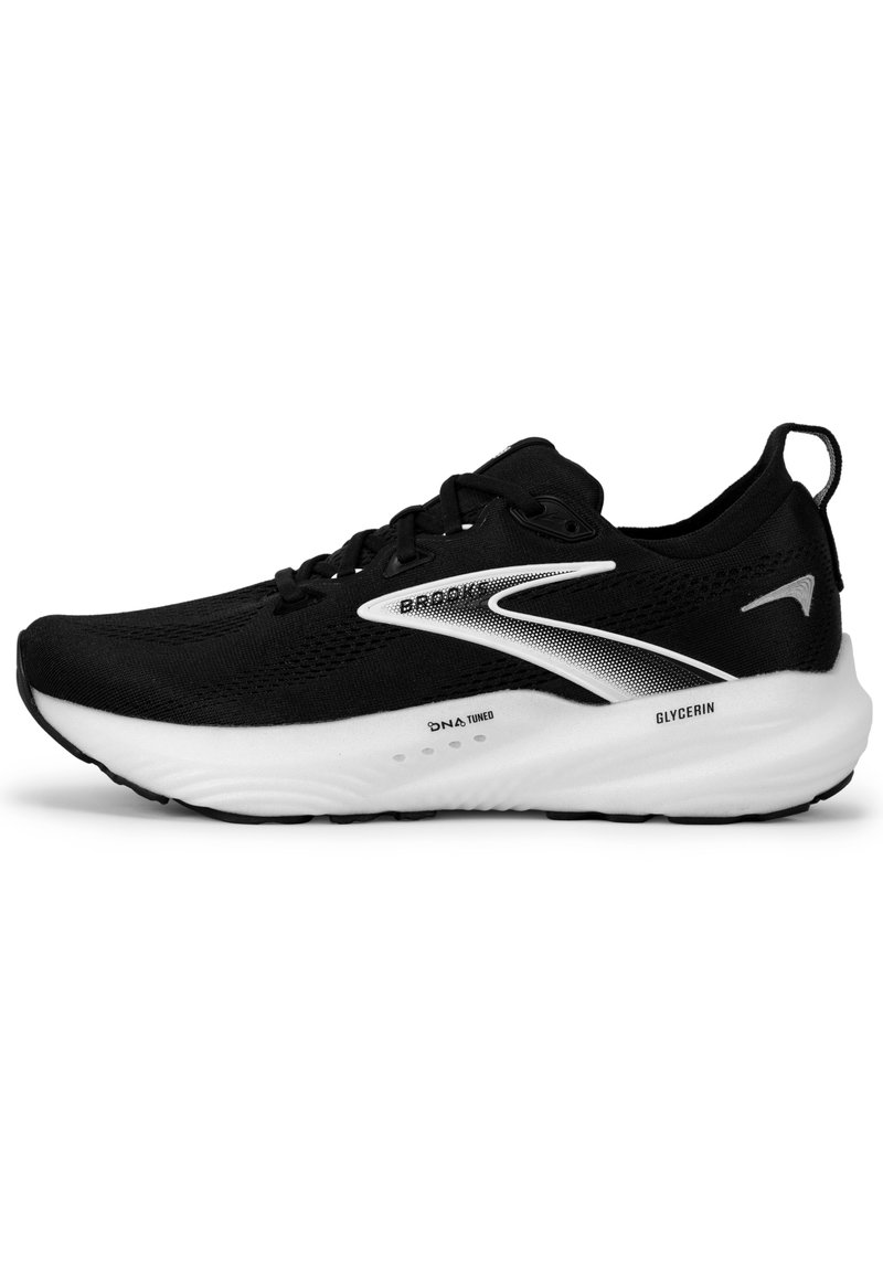 Černá sportovní bota s síťovaným svrškem a bílými detaily. Disponuje polstrovanou podrážkou s brandingem "Glycerin", elegantním designem a zaoblenou špičkou.