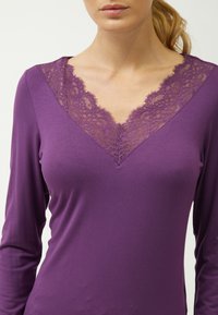 INFLUENCER INFLUENCER T-SHIRT LACE T-SHIRT - Langarmshirt - purple