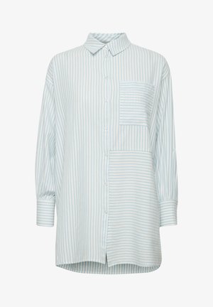 Šviesiai mėlynas ir baltas dryžuotas marškinis su apykakle,mygtukų uždarymu ir kairėje krūtinės pusėje esančia kišene, turinčia horizontalius dryžius. Ilgos rankovės su susirinkusiomis apykaklėmis.