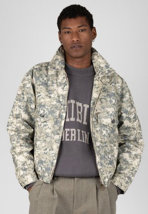 PROHIBITED, SAINT-VERÁN DENIM JACKET UNISEX - Übergangsjacke - camouflage