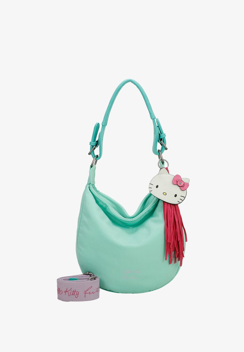 Sac à main en tissu turquoise doux, de forme courbée, avec un charme Hello Kitty et des franges roses, accompagné d'une anse lilas.
