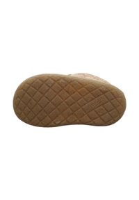 Kinderschuhsohle aus braunem Gummi mit einer strukturierten Oberfläche und einem Rautenmuster für besseren Halt. Mit der Marke "superfit" gekennzeichnet.