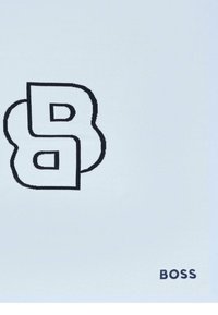 Il tessuto bianco presenta un logo nero audace che combina le lettere 'B' e 'B', con il nome del marchio 'BOSS' nell'angolo in basso a destra.