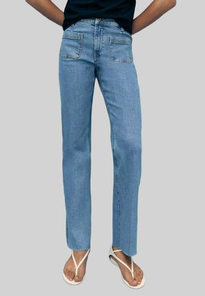 Light blue straight-leg jeans made of denim, featuring five pockets, a zipper fly, and a raw hem. Paired with white flip-flops.