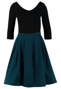 Cuerpo ajustado negro con mangas tres cuartos y un escote en V profundo, que se transforma en una falda plisada en tono verde azulado. Material de mezcla de algodón.