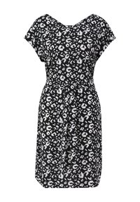 Robe noire et blanche à manches courtes avec imprimé animal abstrait et ceinture en tissu nouée à la taille.
