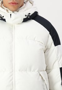 Jack & Jones JCOAERO PUFFER - Žieminė striukė - cloud dancer