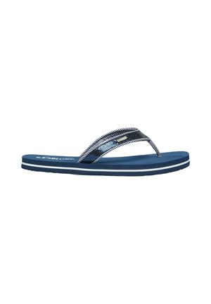 Sandale tongs bleu marine avec des lanières en tissu rayé blanc et un logo blanc sur la semelle, avec une fine bande blanche autour du bord de la semelle.