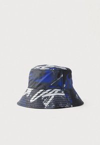 Fekete vödörkalap kék-fehér absztrakt mintával, sima anyagból készült, széles, rugalmas karimával és strukturált tetejével.