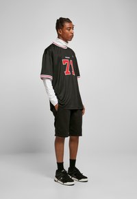 Starter Trükipildiga T-särk - black