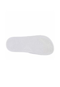 Suela de zapatilla deportiva blanca con goma texturizada para agarre; presenta un patrón geométrico y una impresión de logo. Perfil plano, punta redondeada.
