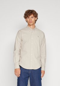 Abercrombie & Fitch ELEVATED ICON OXFORD SHIRT - Button down-skjorte - TAN SOLID