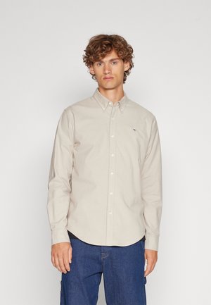 ELEVATED ICON OXFORD SHIRT - Button down-skjorte - TAN SOLID