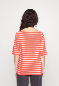 GAP Petite Camiseta estampada - white