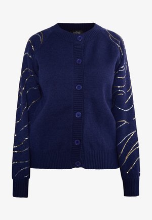 Marineblauer Cardigan mit rundem Ausschnitt, der fünf lila Knöpfe, gerippte Bündchen und dekorative metallische Fadenmuster an den Ärmeln aufweist.