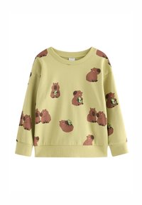 Lichtgroene trui met herhaalde bruine dierenprints, waarvan sommige groene voorwerpen vasthouden. Ronde hals, lange mouwen en aansluitende boorden.