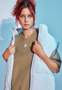 adidas Originals TEE - Paprasti marškinėliai - orbit green