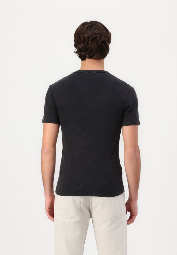 LARS - Basic T-shirt4