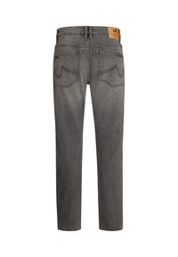 Jeans din denim gri cu o croială dreaptă, având un patch din piele pe spate și cusături clasice la buzunare. Textura este ușor uzată pentru un aspect decolorat.