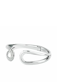 Bracciale a manica in argento con design a loop adornato da pietre scintillanti chiare, finitura liscia e texture metallica lucidata.