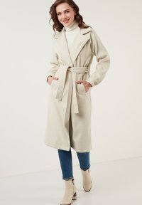 Nije odabrano, mink color