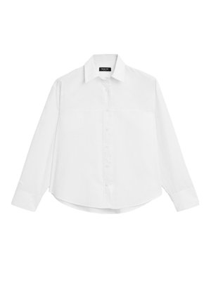 Hvid langærmet skjorte med knapper, krave, manchetter og synligt mærke indeni kraven.