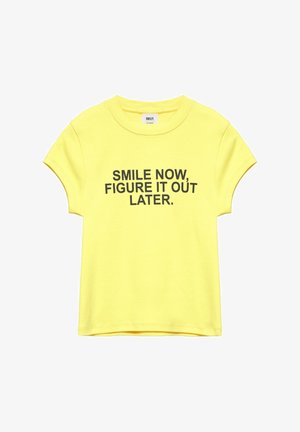 PULL&BEAR, SMILEY SLOGAN - T-SHIRT - T-shirt imprimé - yellow