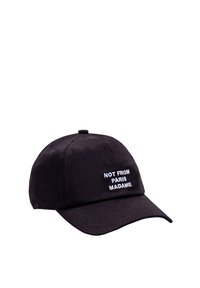 Cappellino da baseball nero in cotone, con scritta bianca ricamata "NON DA PARIGI SIGNORA" sul fronte. Visiera curva, cinturino regolabile.