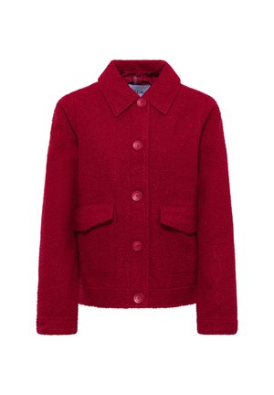 Veste en laine texturée rouge avec grand col, fermeture à bouton sur le devant et deux poches à rabat à la taille.