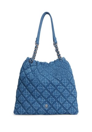 Gesteppte blaue Jeans-Tasche mit Ketten- und Stoff-Schulterriemen, mit kleinem silbernem Logoemblem vorne in der Mitte.