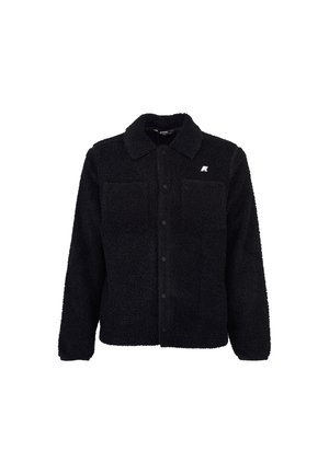 Zwarte fleecetruien met een kraag, twee voorzakken en knoopsluitingen. Heeft een klein logo op de linkerkant van de borst.