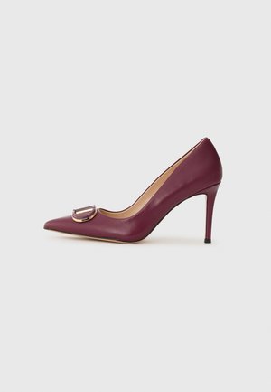 High heels - winetasting